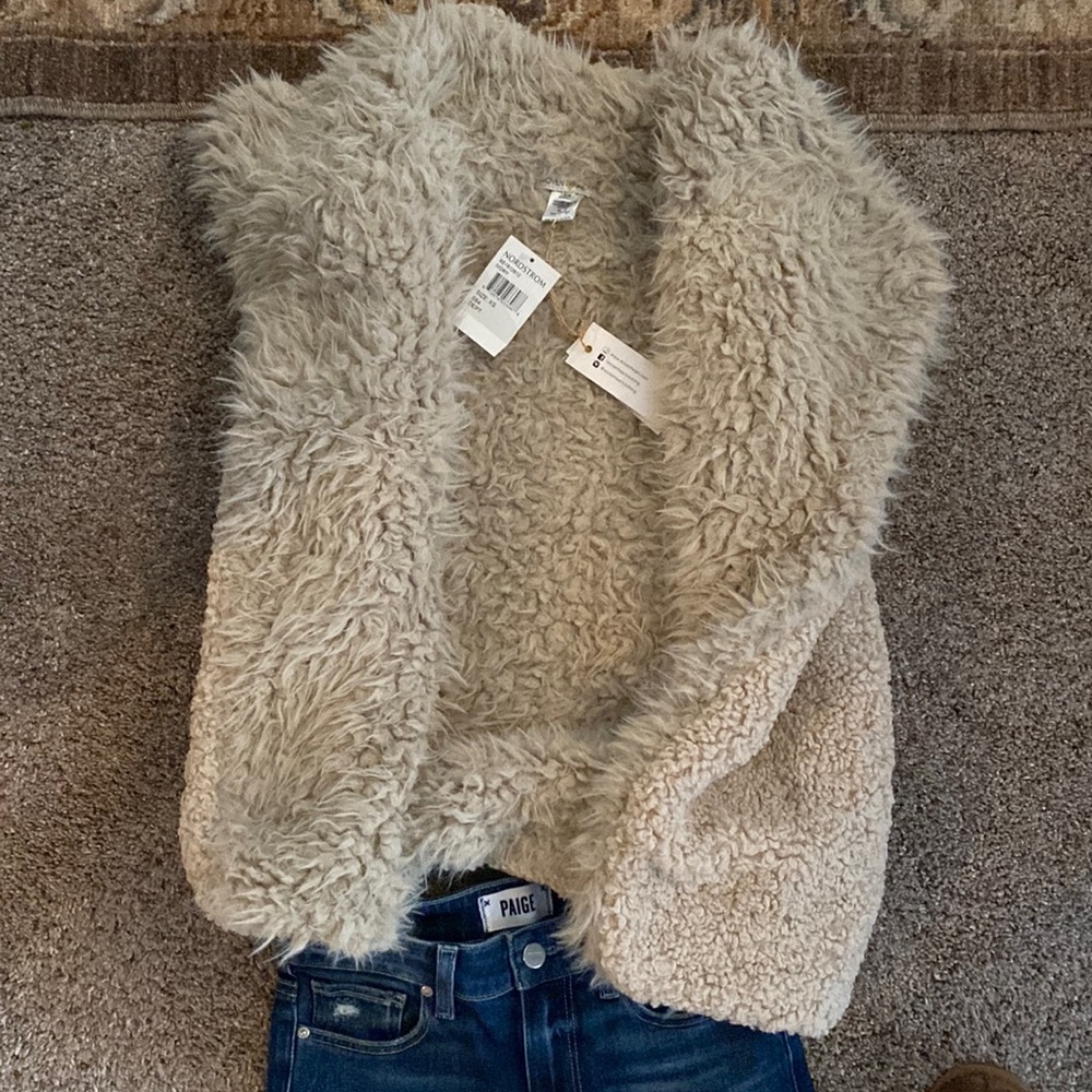 NEW WITH TAGS. Really cute reversible cream colored faux fur vest. XS
